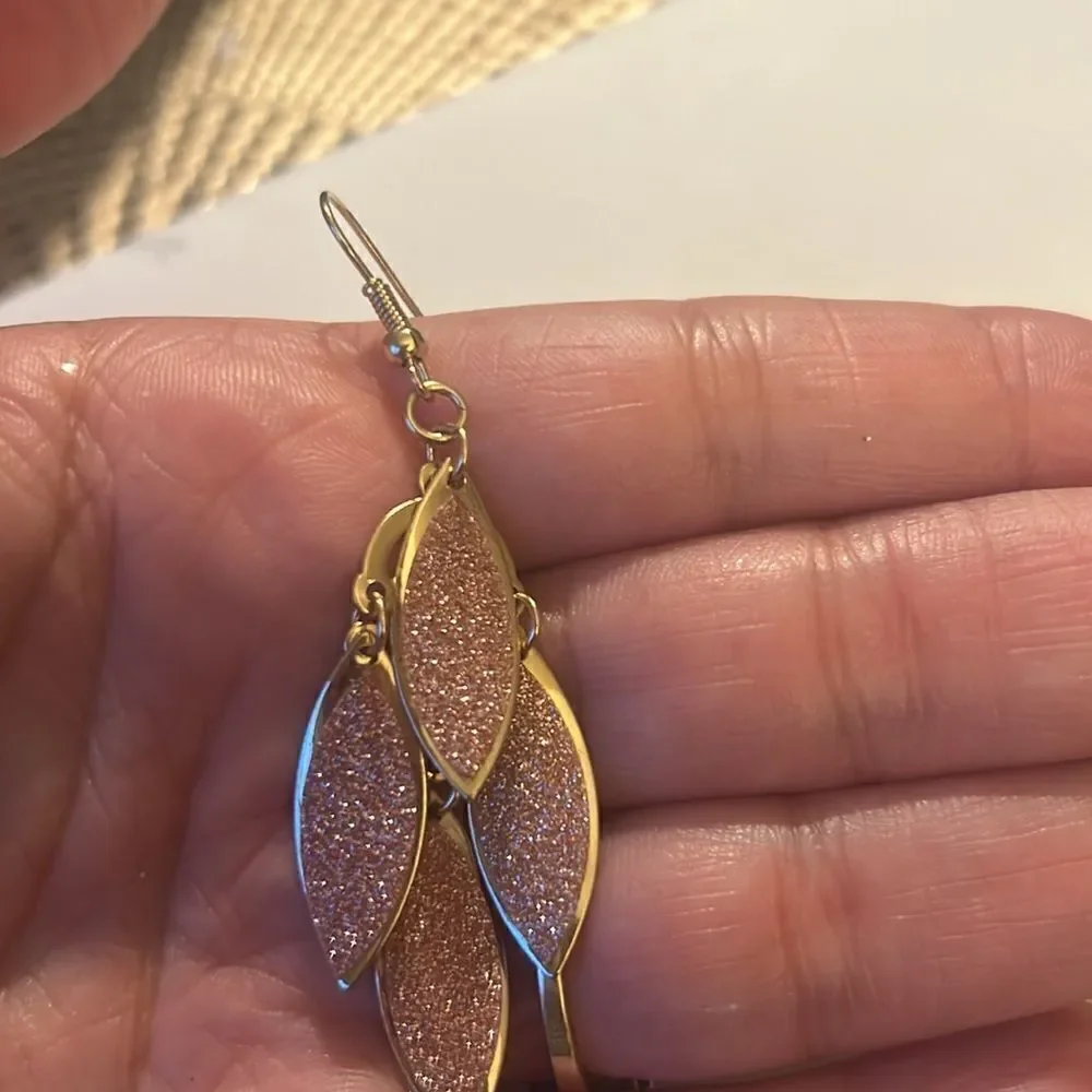 Lot of 3 gold dangle earrings